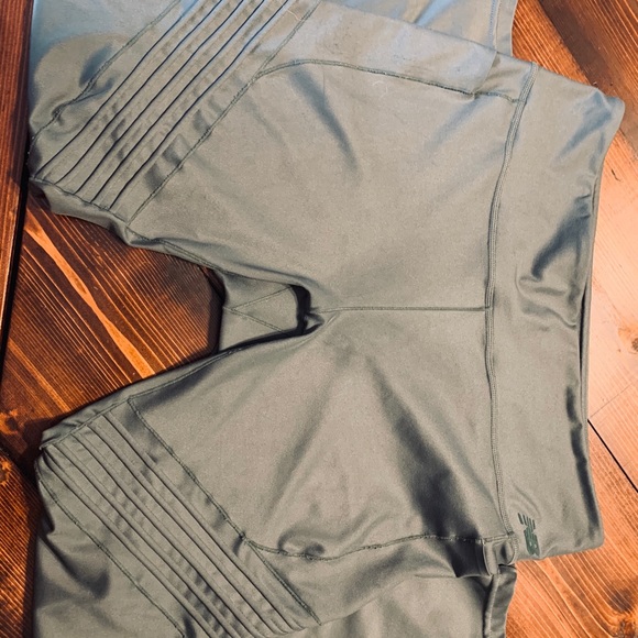 New Balance Captive Tight with pockets - Picture 5 of 8